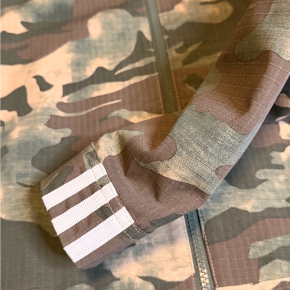 NWT - Adidas Originals Women's Camo Cropped Jacket - Picture 8 of 12
